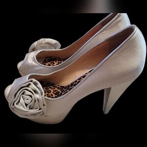 Betsey Johnson Gray Satin Flower High Heels Platform Pumps